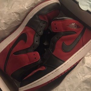 Air Jordan 1 mid size 13 Black/Red.